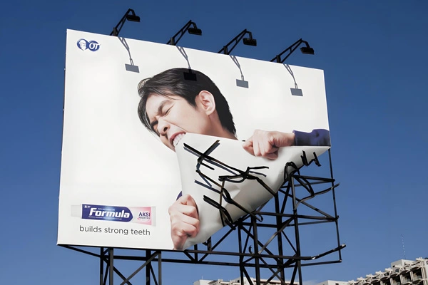 لافتة من القماش المشمع البلاستيكية: المادة المثالية للإعلان الخارجي