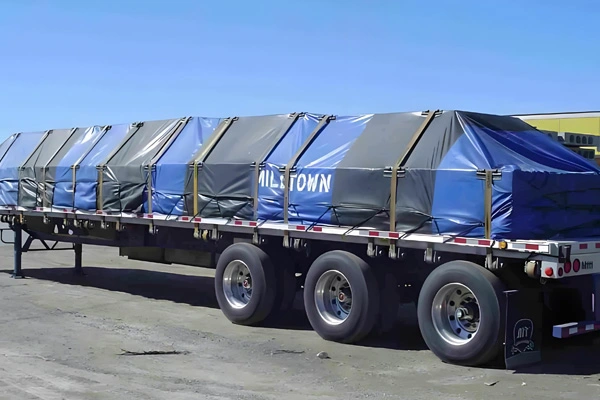 لماذا الأقمشة البلاستيكية للشاحنات ضرورية لحماية البضائع