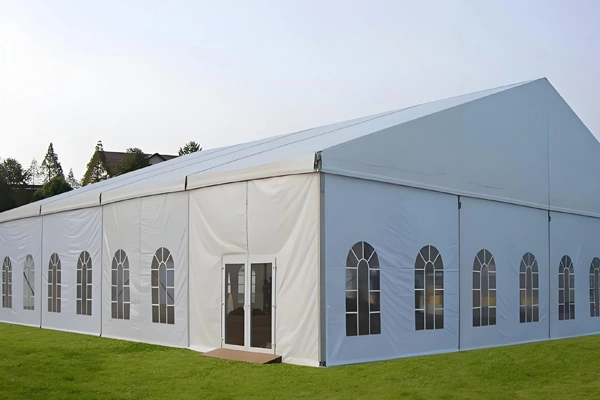 كيف يعزز نسيج الخيام البلاستيكية تجارب التخييم في الهواء الطلق