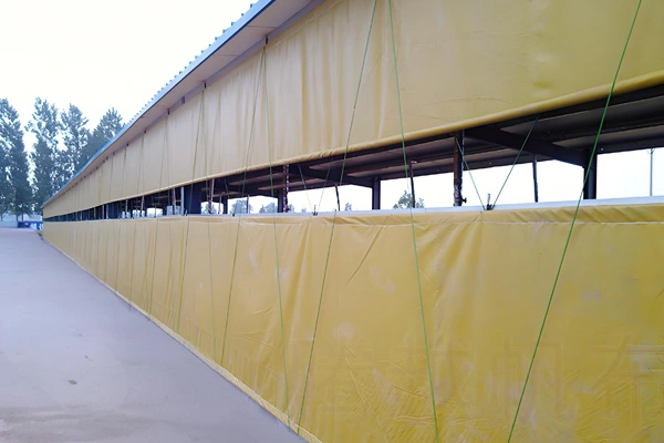 ملامح من بولي كلوريد الفينيل تولد مشمع