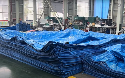 ورشة إنتاج القماش المشمع 2